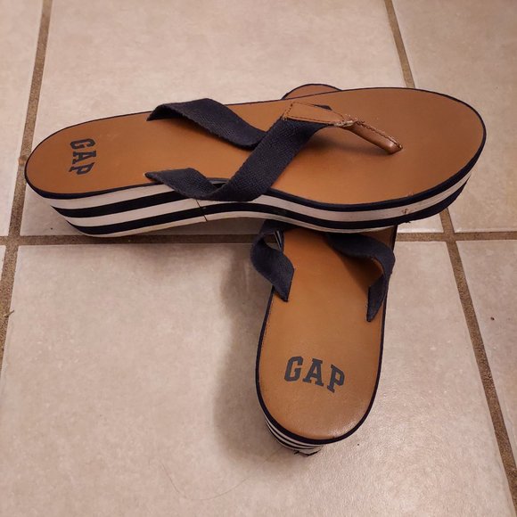 Gap Platform Sandals - Picture 2 of 5